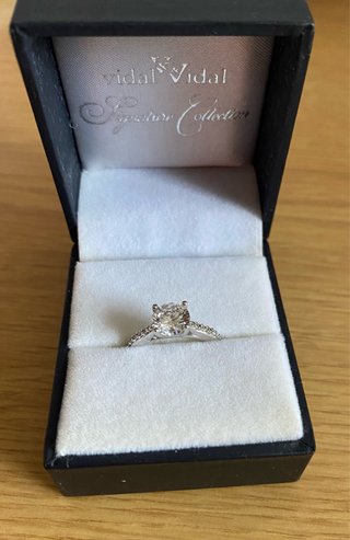 Anillo Vidal & Vidal
