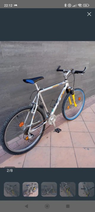 Bicicleta BH con casco, bomba y candado