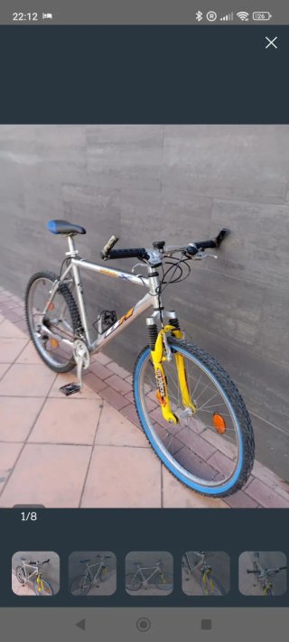 Bicicleta BH con casco, bomba y candado