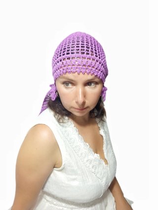 Bandana crochet morada hecha a mano