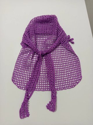Bandana crochet morada hecha a mano