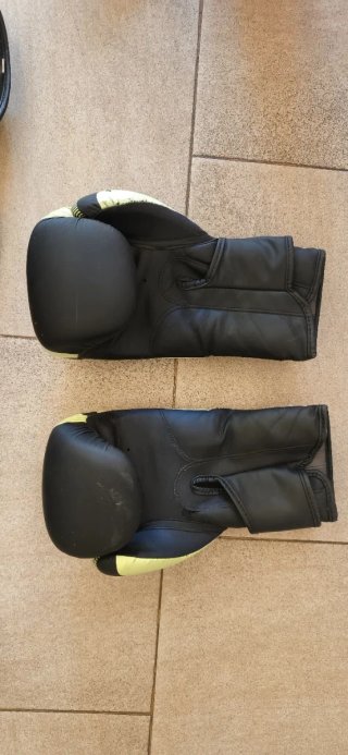 Guantes y espinilleras de boxeo Ultimatum