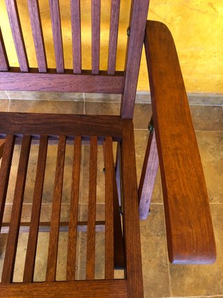 Silla de teca con reposabrazos