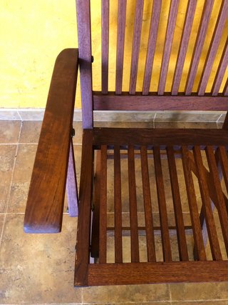 Silla de teca con reposabrazos