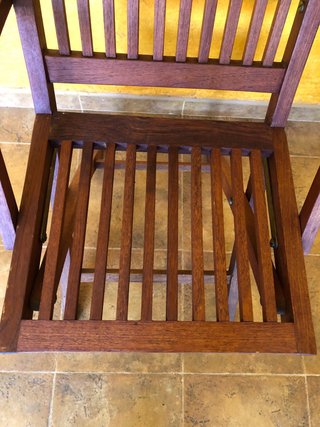 Silla de teca con reposabrazos