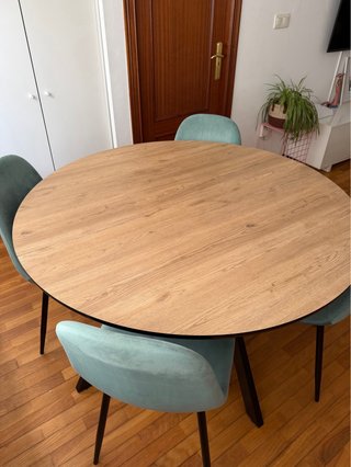 Mesa redonda y 6 sillas comedor