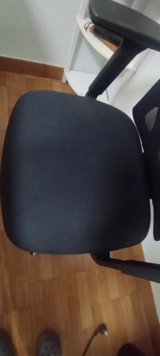 Silla de oficina ergonómica Ticova negra