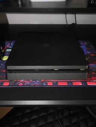 PS4 Negra + 2 Mandos + Cámara