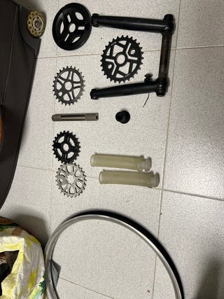 Piezas Bmx: plato, bielas, pedales Titanio