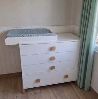 Cajonera + cambiador blanco y haya natural