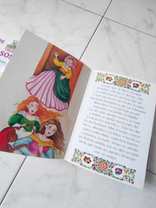 2 libros Cuentos clasicos 5 titulos