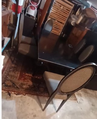 Mesa de comedor negra con espejo