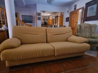 Sofá 3 plazas  amarillo tapizado  melocotón