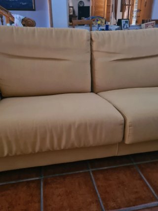 Sofá 3 plazas  amarillo tapizado  melocotón