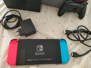 Nintendo Switch Completa Blu/Rosso in perfetto stato