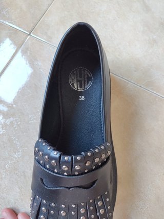 Mocasines negros con flecos y tachuelas T38