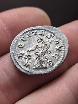 Antoniniano romano Filipo I Aequitas