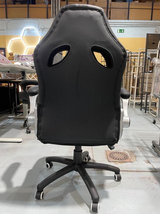 Silla de oficina ergonómica negra