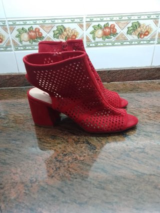 Botines Verano Rojos Talla 40 sin estrenar.