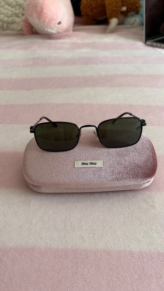 Gafas de sol Miu Miu negras