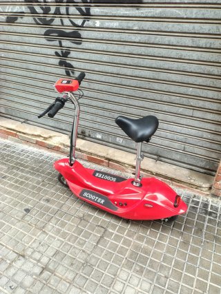 Patinete eléctrico vintage con asiento