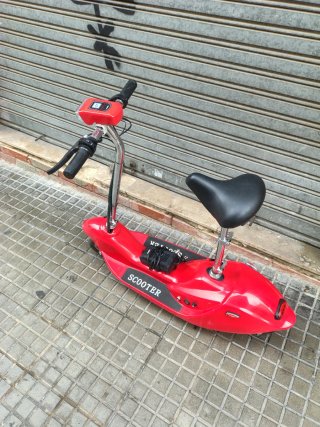 Patinete eléctrico vintage con asiento