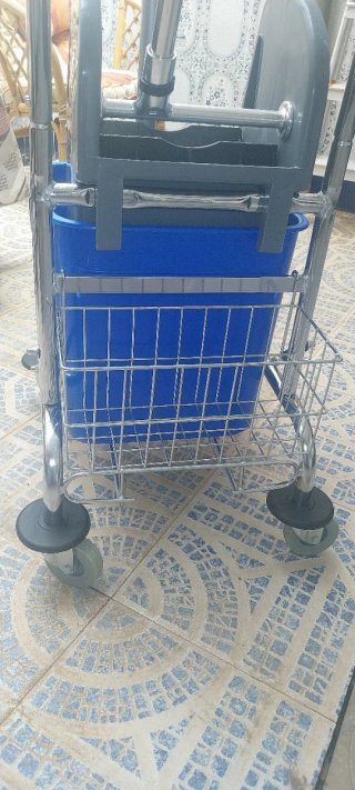 Carro de limpieza profesional con fregona