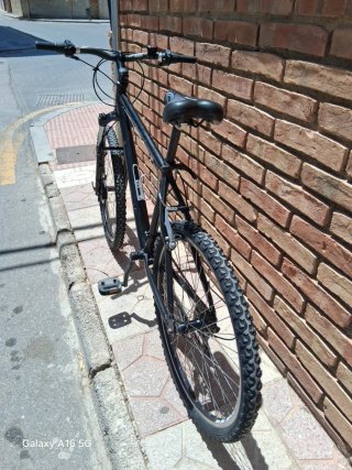 Bicicleta de Montaña Negra, Vendo por Viaje