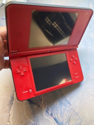Nintendo DSi XL Edición Mario Roja