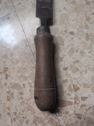 Lima antigua de madera