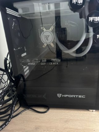 Torre Gaming + 2 Monitores + Accesorios