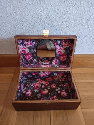 Caja joyero hecho a mano con espejo