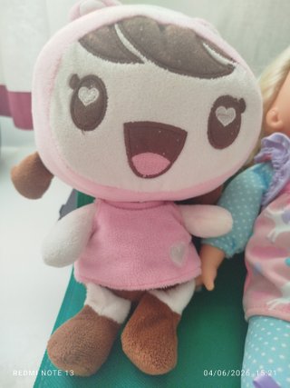 2Muñecas de peluche rosa con vestido y peluche