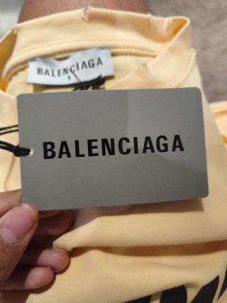 Camiseta Balenciaga Desgastada Amarilla