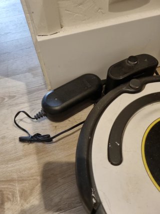 Roomba iRobot averiado (batería baja)