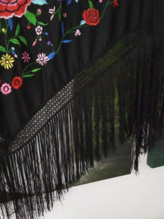 Mantón bordado flores negro multicolor