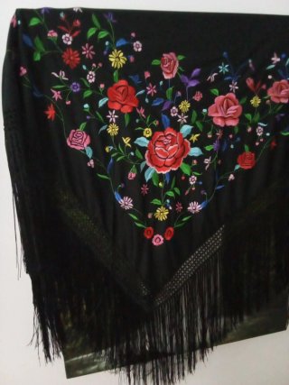 Mantón bordado flores negro multicolor