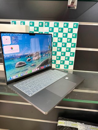 MacBook Pro M3 Plata