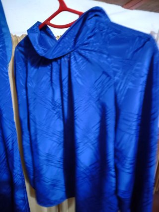 Conjunto falda y blusa raso azulon , precioso !
