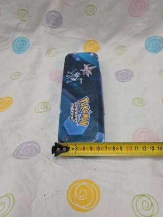 estojo de metal do Pokémon com o Palkia e o dialga