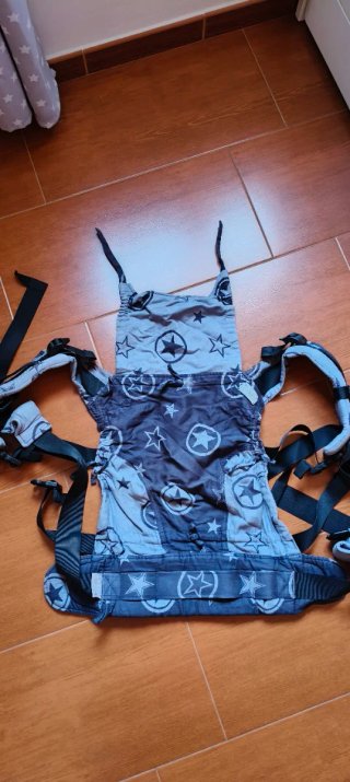Mochila de porteo fidella fusion 2.0 con estrellas