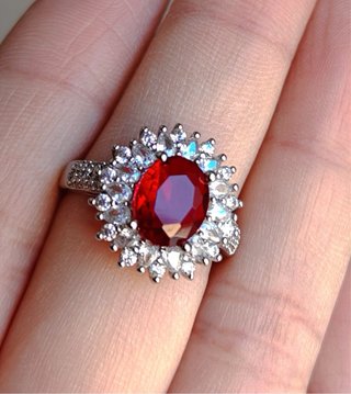 Anillo Ajustable de Lujo con Circonita Roja