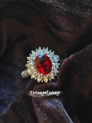Anillo Ajustable de Lujo con Circonita Roja