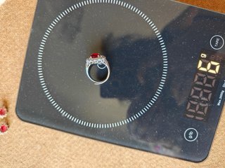 Anillo Ajustable de Lujo con Circonita Roja