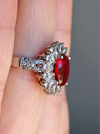 Anillo Ajustable de Lujo con Circonita Roja