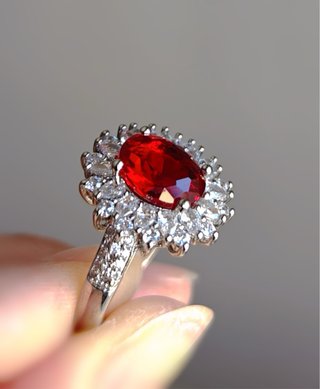 Anillo Ajustable de Lujo con Circonita Roja