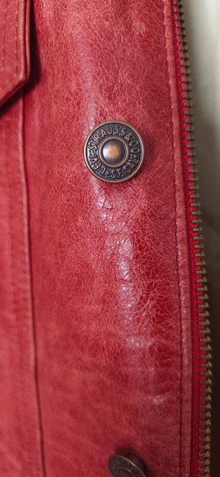 Chaqueta Levi's Roja y Beige