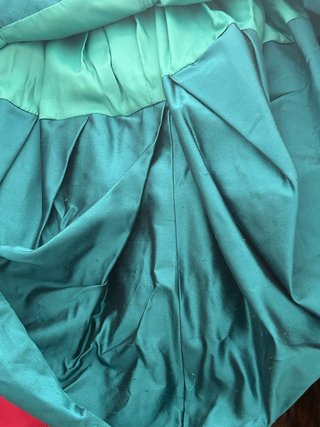 Vestido seda escote corazón azul pavo