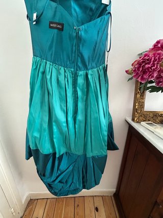 Vestido seda escote corazón azul pavo