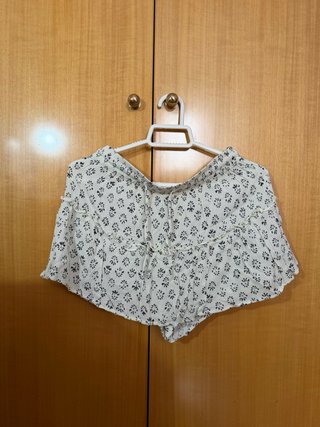 Minifalda estampada blanca y negra